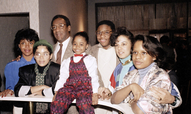 BLE SUPERSTJERNER: Bill Cosby sammen med resten av sin TV-familie i «The Cosby Show» i 1986. Foto: NTB Scanpix BLE SUPERSTJERNER: Bill Cosby sammen med resten av sin TV-familie i «The Cosby Show» i 1986. Foto: NTB Scanpix